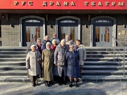 В Тукаевском районе родители участников СВО посетили спектакль в театре «Мастеровые»