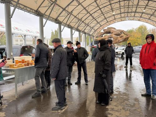 На стадионе «Строитель» прошла праздничная ярмарка