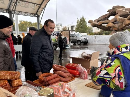 На стадионе «Строитель» прошла праздничная ярмарка