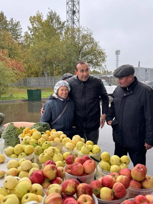 На стадионе «Строитель» прошла праздничная ярмарка
