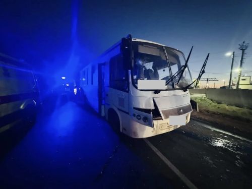 Тукай районында пассажир автобусы белән йөк машинасы бәрелешкән: алты кеше зыян күргән