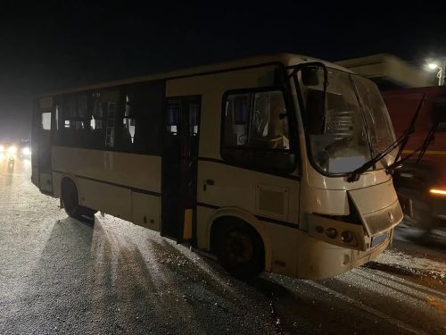Тукай районында пассажир автобусы белән йөк машинасы бәрелешкән: алты кеше зыян күргән