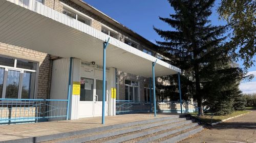 Җырчы Илзирә Бикләндәге туган мәктәбендә укытучыларына сюрприз ясады