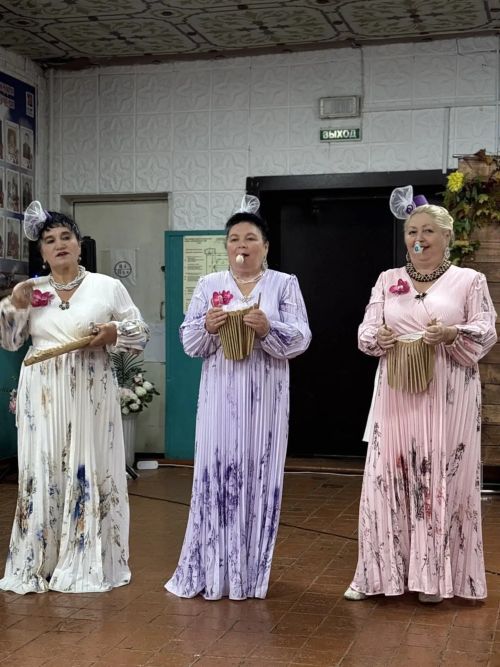 Иштирәктә өлкәннәрне гармун белән каршы алдылар