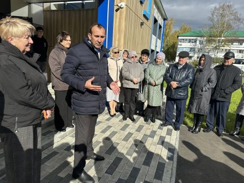 В Тукаевском районе ветераны муниципальной службы встретились с Камилем Назмиевым