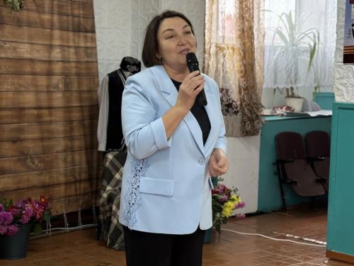 Иштирәктә өлкәннәрне гармун белән каршы алдылар