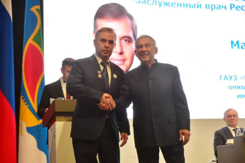 Рөстәм Миңнеханов Чаллыда хезмәт казанышлары өчен дәүләт бүләкләре тапшырды