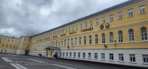 Герой России Александр Лапин поздравил курсантов Казанского суворовского военного училища с Днём защитника Отечества