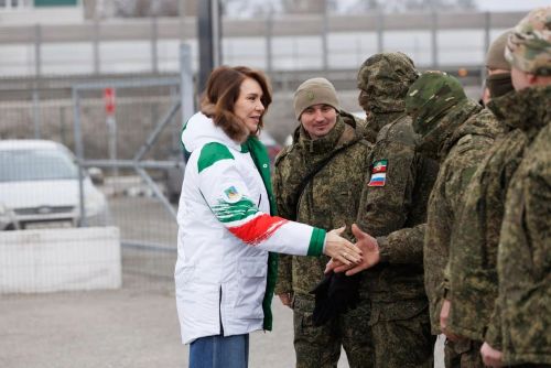 Ватанны саклаучылар көне алдыннан Әлфия Когогина СВО зонасына гуманитар йөк җибәрде