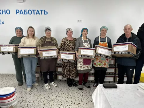 Серебряные волонтёры отправили гуманитарную помощь бойцам СВО
