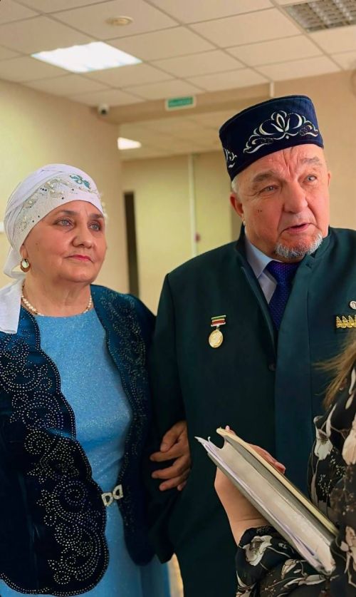 «50 ел бер сукмактан»: Тукай районында Алтын туйларын уздыручы Галимҗановларны хөрмәтләделәр