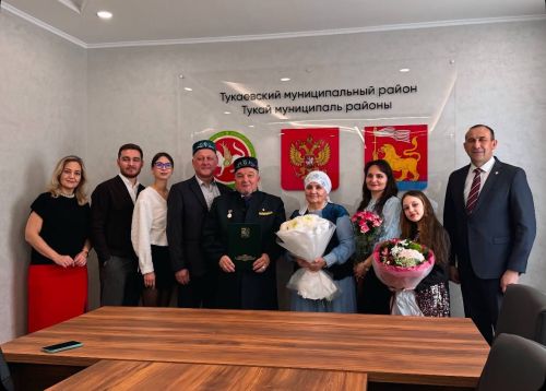 «50 ел бер сукмактан»: Тукай районында Алтын туйларын уздыручы Галимҗановларны хөрмәтләделәр