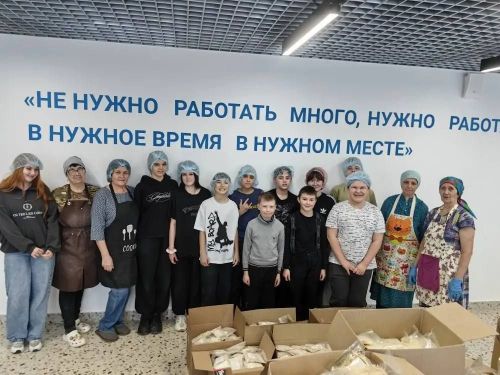 Тепло сердец — фронту: в молодежном центре прошла акция по фасовке гуманитарной помощи
