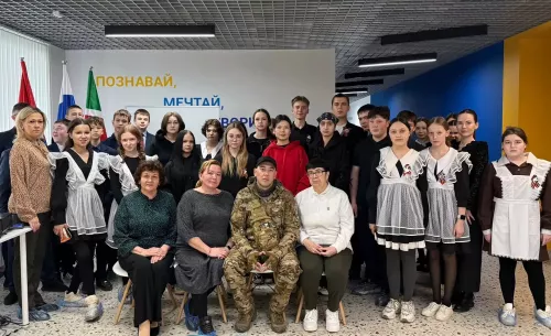 Кнәз мәктәбе укучылары «Бабай» позывнойлы хәрби белән очрашты
