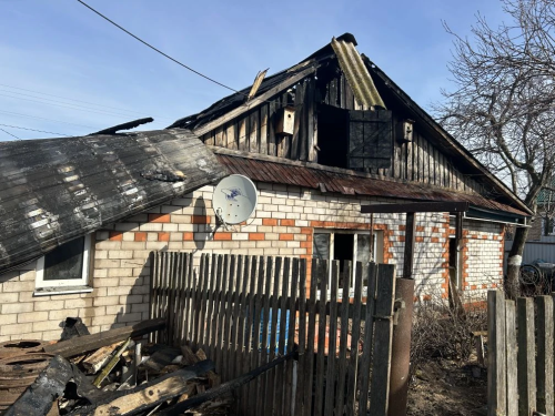 Остались только стены: в Мусабай-Заводе пожар лишил крова пожилую семью Шаймиевых