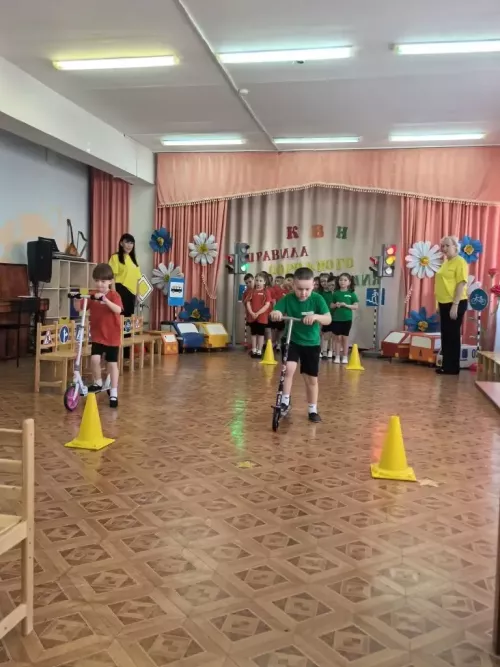 В «Алёнушке» знают правила дорог: юные инспекторы сразились в КВН