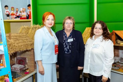 «Зәңгәр вагон» балалар бакчасы Чаллыдагы республика киңәшмәсендә үз проектын тәкъдим итте