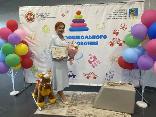«Зәңгәр вагон» балалар бакчасы Чаллыдагы республика киңәшмәсендә үз проектын тәкъдим итте