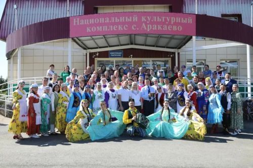 Триумф на Урале: артисты Тукаевского района покорили Всероссийский семинар в Аракаево