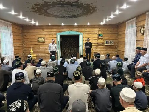 Тукай районы башлыгы Иске Абдул авылында Гает намазында катнашты