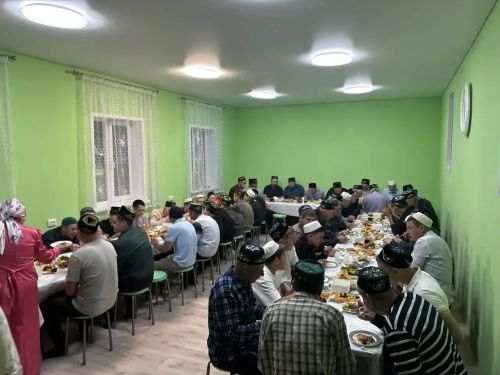Тукай районы башлыгы Иске Абдул авылында Гает намазында катнашты