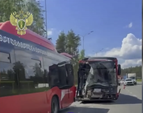 В Казани при столкновении двух автобусов пострадали 10 человек