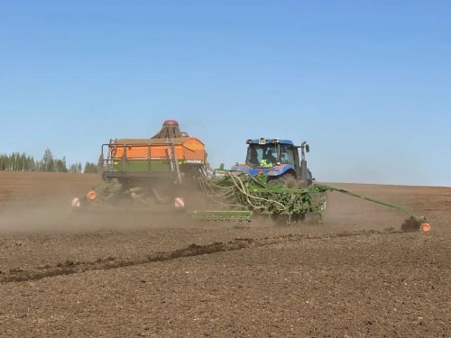 Глава Тукаевского района проинспектировал ход весенне-полевых работ