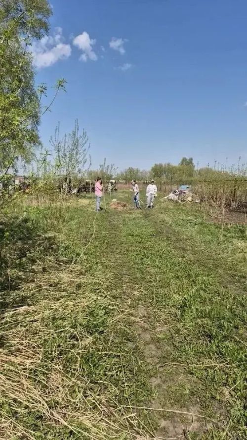 В селе Бетьки прошел масштабный субботник на кладбище
