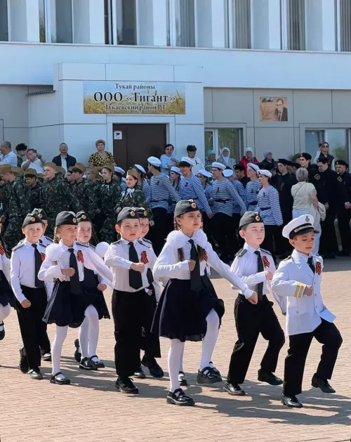 В поселке Новый прошел торжественный парад поколений