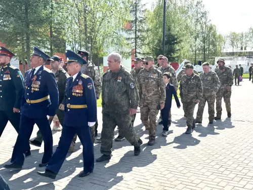 В поселке Новый прошел торжественный парад поколений