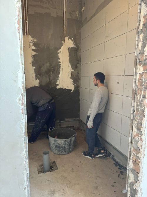 Камил Нәҗмиев Круглое Поле поселогында ябык боз аренасы төзелешен тикшерде