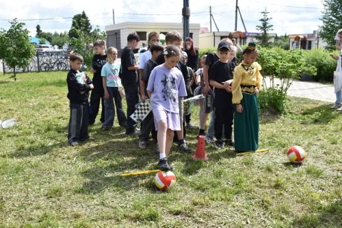 В солнечном парке села Новотроицкое прогремел детский Сабантуй