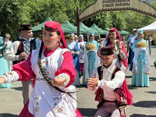 Тукай районы делегациясе Төмәндә Сабантуй бәйрәмен гөрләтте