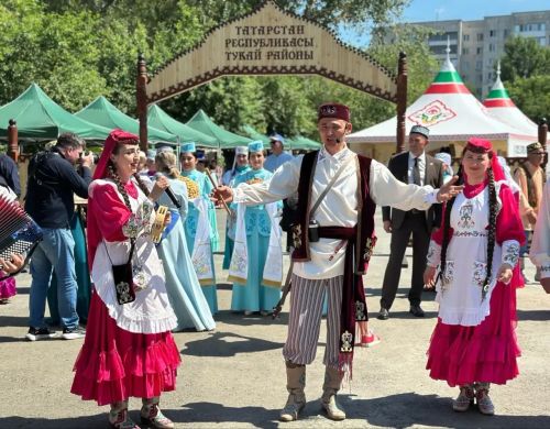 Тукай районы делегациясе Төмәндә Сабантуй бәйрәмен гөрләтте