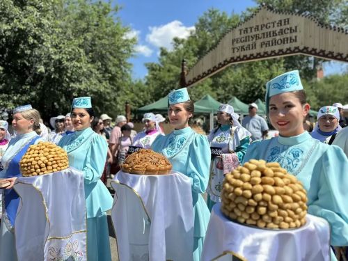 Тукай районы делегациясе Төмәндә Сабантуй бәйрәмен гөрләтте