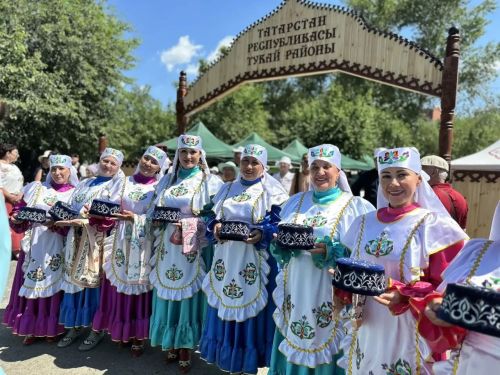 Тукай районы делегациясе Төмәндә Сабантуй бәйрәмен гөрләтте