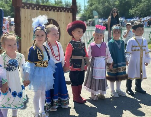 Тукай районы делегациясе Төмәндә Сабантуй бәйрәмен гөрләтте