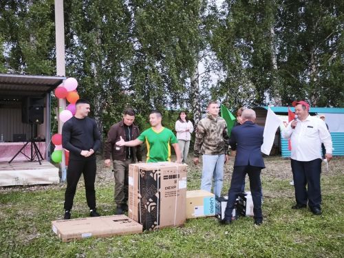 Җыр, көрәш һәм милли уеннар: Теләнче-Тамакта Сабантуй