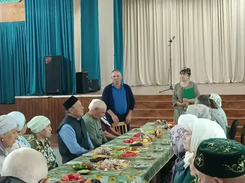 Бикләндә өлкәннәр очрашуы узды