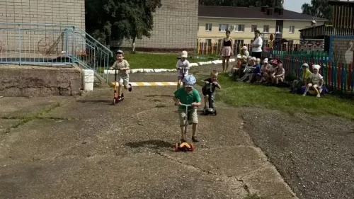 Балалар бакчасында юл хәрәкәте кагыйдәләрен өйрәнү буенча конкурс узды