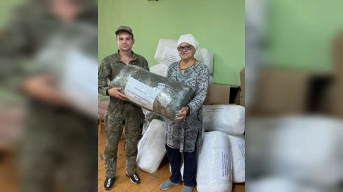 Тукай районы волонтерлары СВО сугышчысына маскировка челтәрләре тапшырды