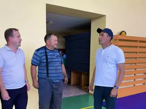 Камиль Назмиев проинспектировал капремонт школ и спортобъекты