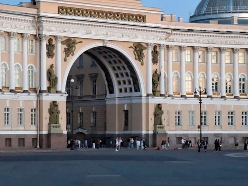 Санкт-Петербургта сәяхәт: шәһәрнең иң матур урыннарын барладык