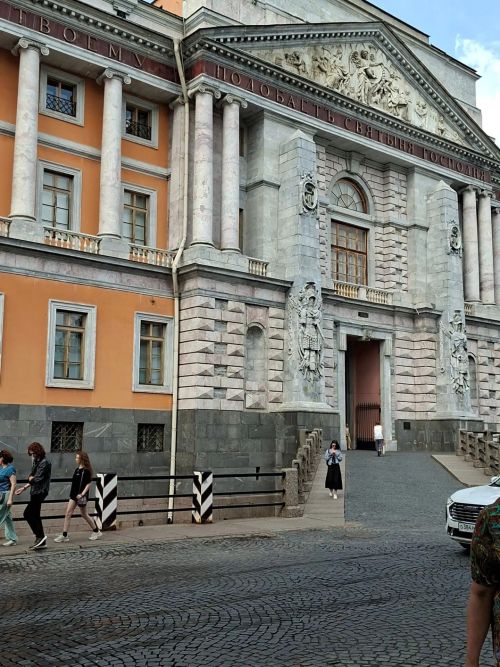 Санкт-Петербургта сәяхәт: шәһәрнең иң матур урыннарын барладык
