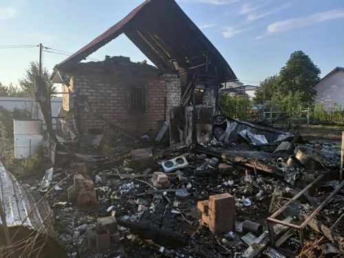 В Тукаевском районе из-за короткого замыкания сгорели дом и беседка