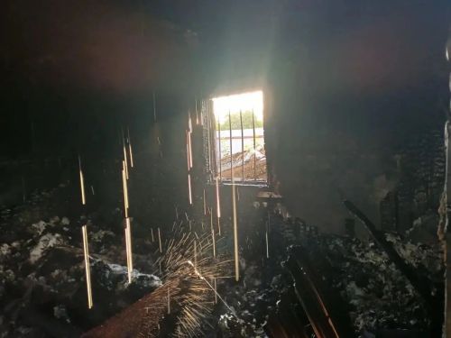 В Тукаевском районе из-за короткого замыкания сгорели дом и беседка