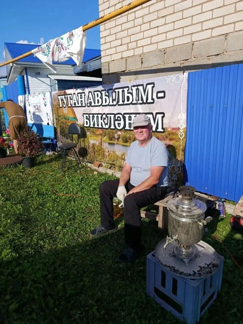 Җырлы-моңлы, мәтрүшкәле чәйле Урам бәйрәме