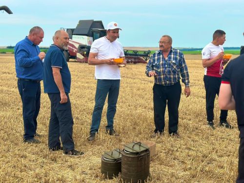 Глава района Камиль Назмиев наградил лидеров уборочной кампании