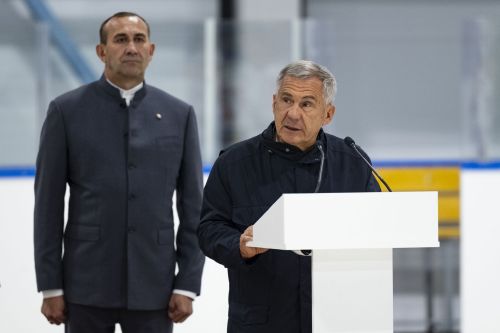 Рустам Минниханов и звезды хоккея открыли ледовый дворец «Тукай Арену»