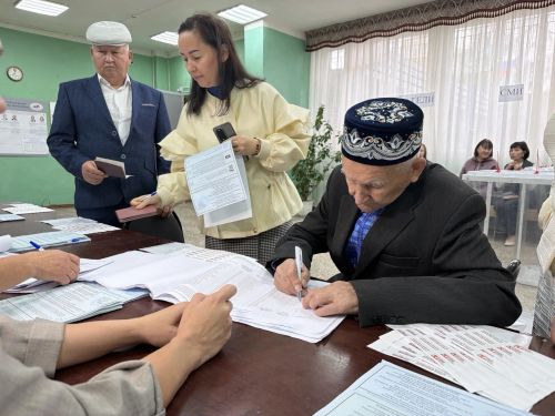 100 яшьлек ветеран Шәүкәт Әхмәтназипов сайлауларда беренче булып тавыш бирде